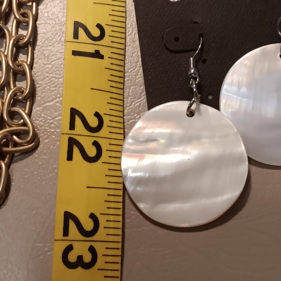 3 pc jewelry lot - marble tones w/ gold tone necklaces & shell earrings - NWT - - Picture 13 of 13